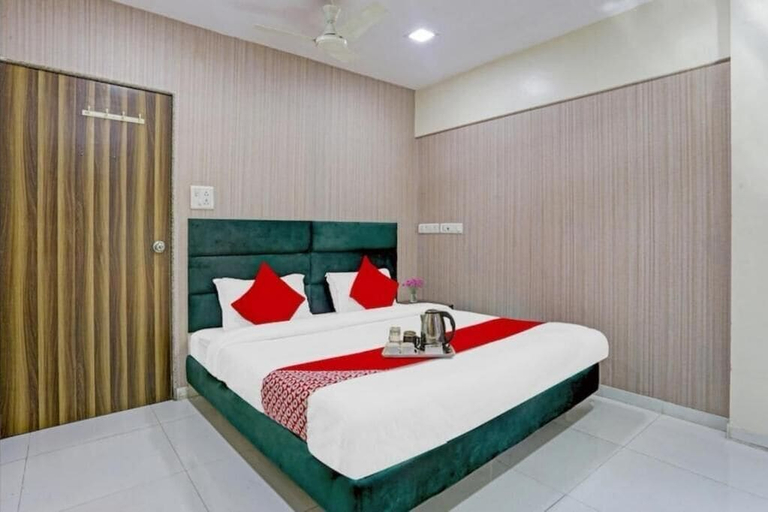 Bedroom 5, Lokhandwala Residency by Glitz Hotel, Mumbai Suburban