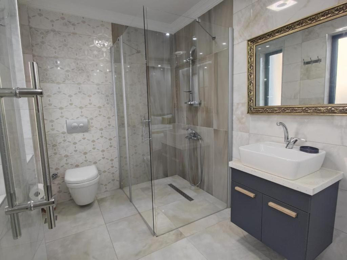 Bathroom, The Elysian Resort Hotel, Karataş