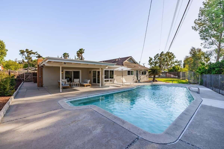 Sport & Beauty 5, @ Marbella Lane - Cozy Modern Home w/ Relaxing Design & Pool, Orange