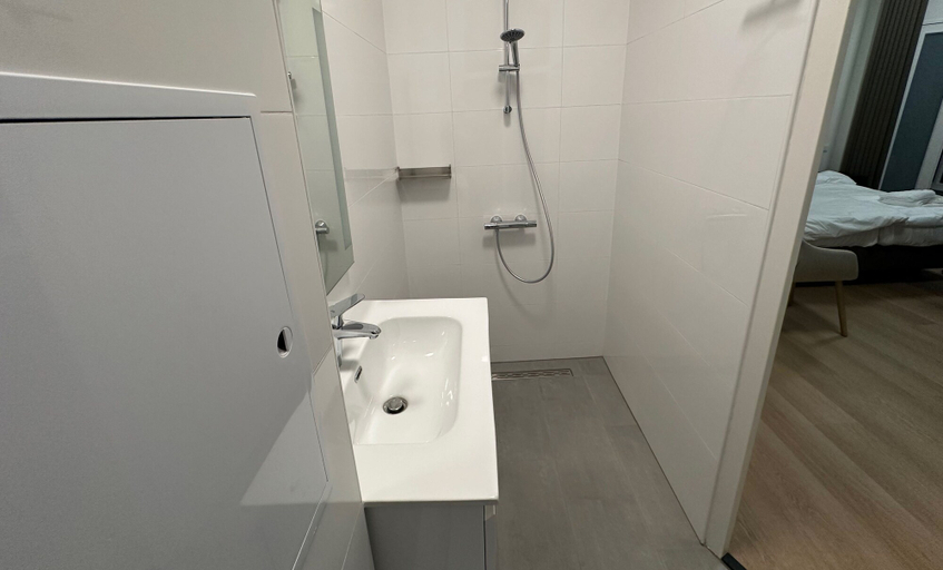 Bathroom 4, Voyagers Hotel Amsterdam, Amsterdam