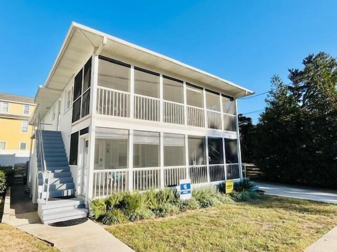 Exterior & Views 2, King Charles Avenue 502d, Sussex