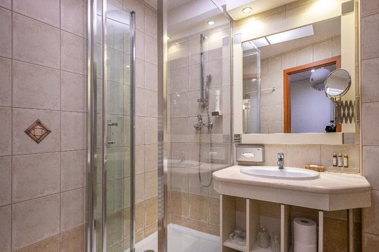 Bathroom 5, Residence Conference & Wellness Hotel, Siófok