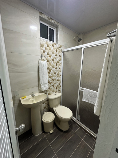 Bathroom 4, Posada Three Cay Suites, Providencia