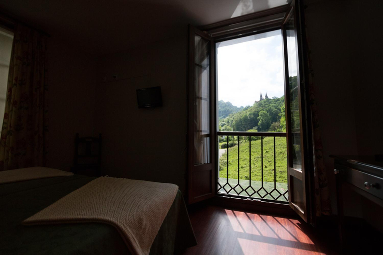 Bedroom 3, Hotel El Repelao, Asturias