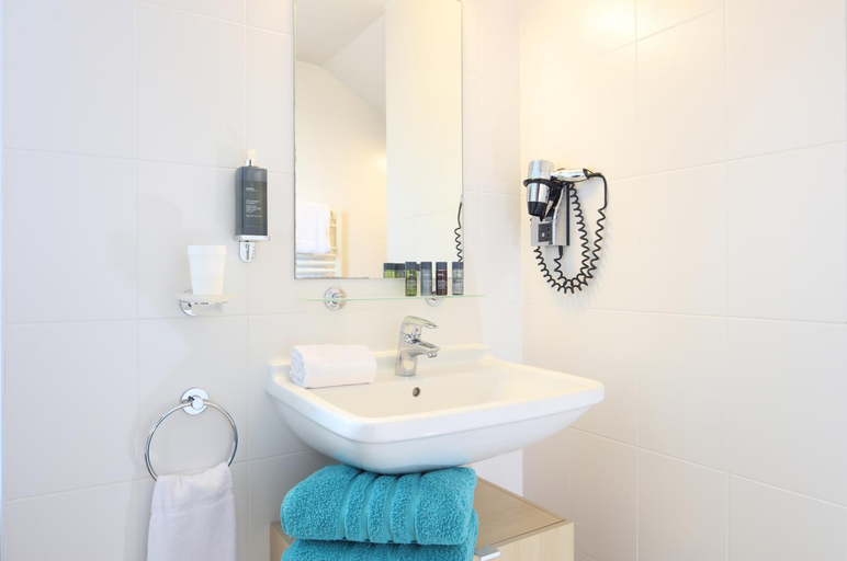 Bathroom 2, Trinite Hotel, Morbihan
