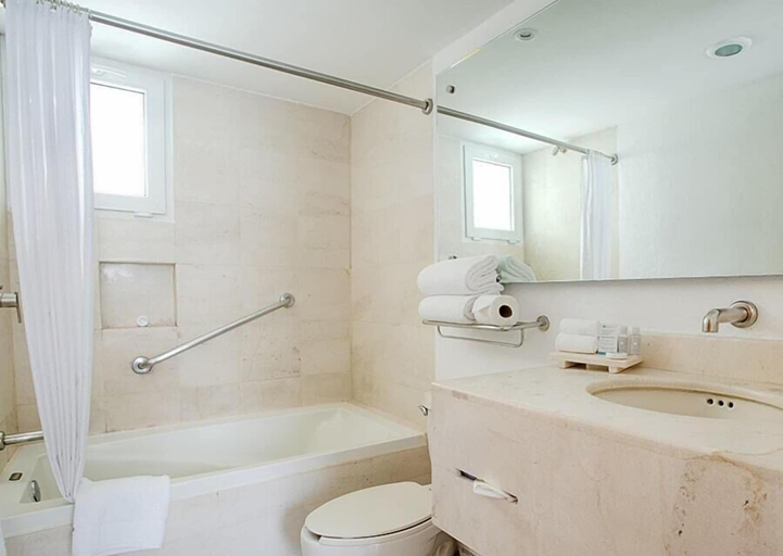 Bathroom 5, Marival Emotions All-Inclusive Resort by Mercure, Compostela
