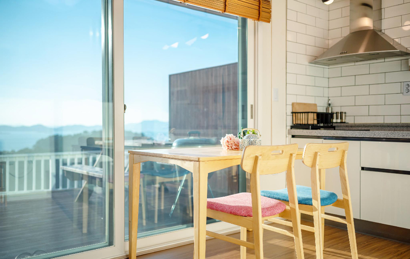 Others 4, Whales Dream Pension, Namhae
