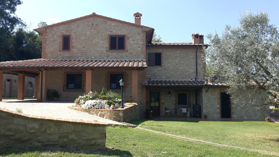 Exterior 3, Lavish Holiday Home in Volterra With Pool, Pisa