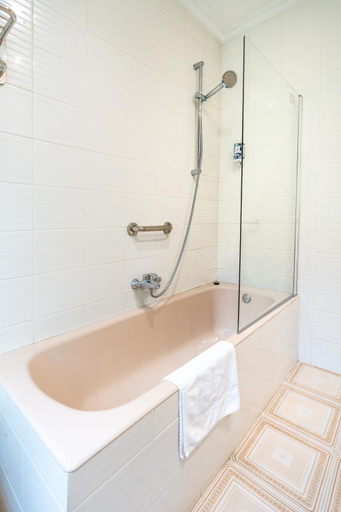 Bathroom 5, Alcazar, Guipúzcoa