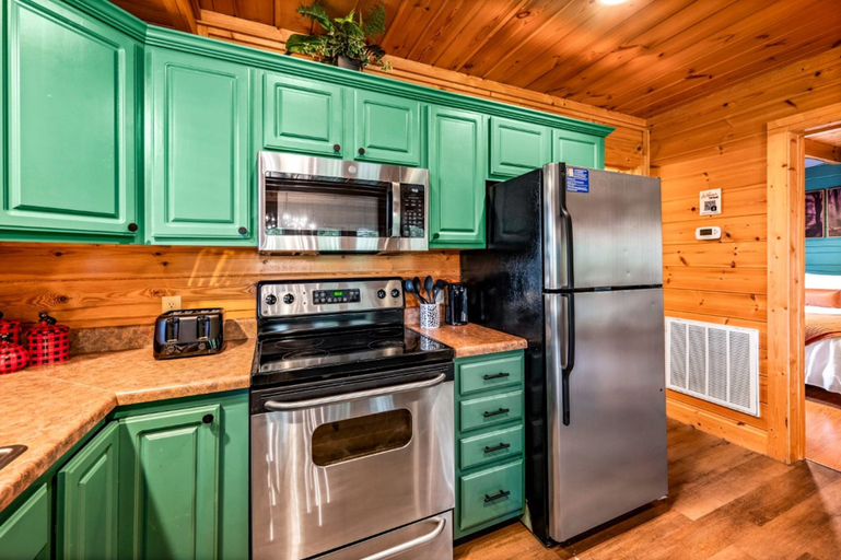 Room 5, Amazing Views w Gameroom Hot Tub Pool, Sevier