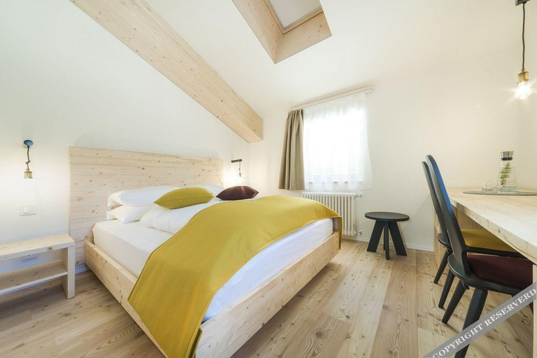 Bedroom 3, Zum Hirschen Boutique Hotel Val di Non, Bolzano