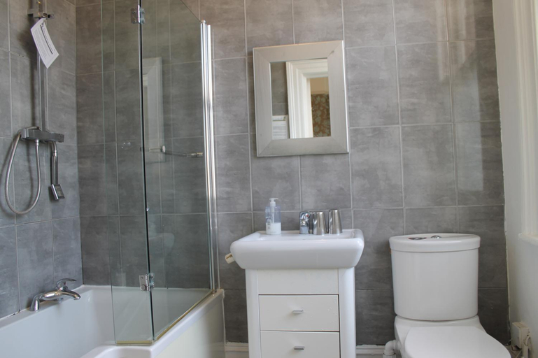 Bathroom 3, Wimbledon Boutique Hotel, London