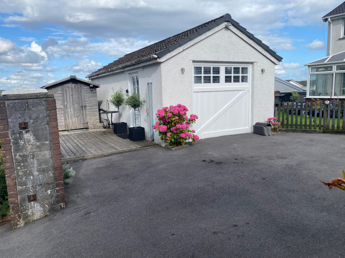 Others 4, The Shed, Merthyr Tydfil