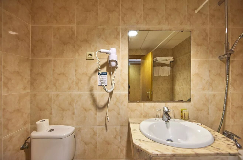 Bathroom 4, Hotel Ona Don Juan, Girona