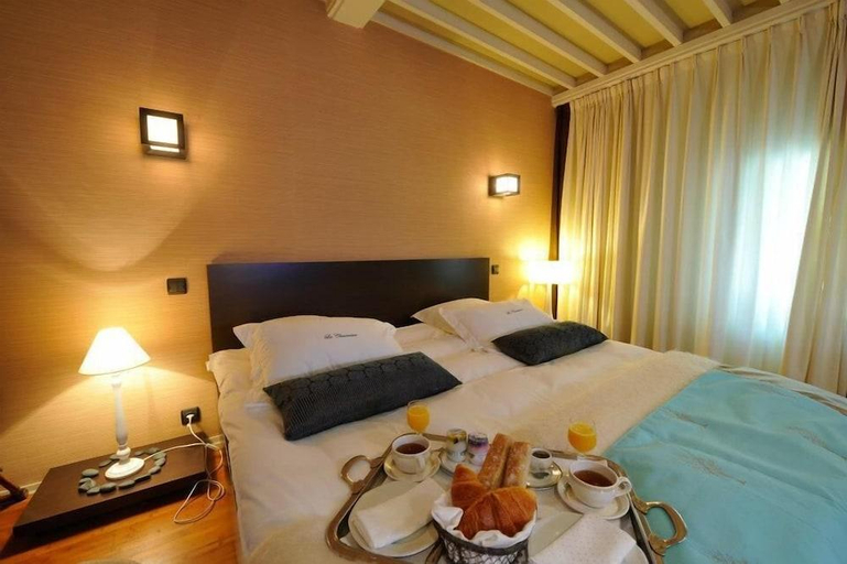 Bedroom 2, Hotel La Chaumiere, Jura