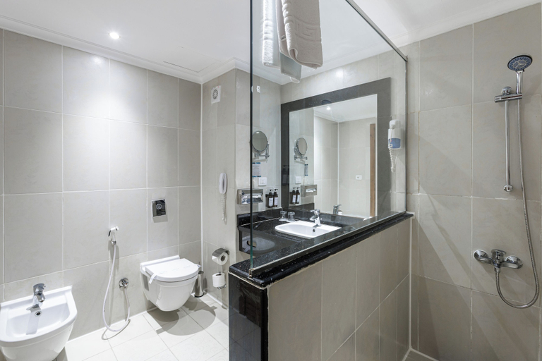 Bathroom 4, SUNRISE Alora Aqua Park Resort, Al-Ghurdaqah