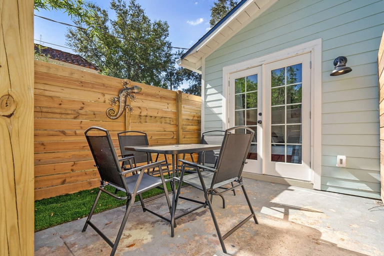 Room 3, Renovated Bungalow With Work Space Kitchen Patio, Saint Johns