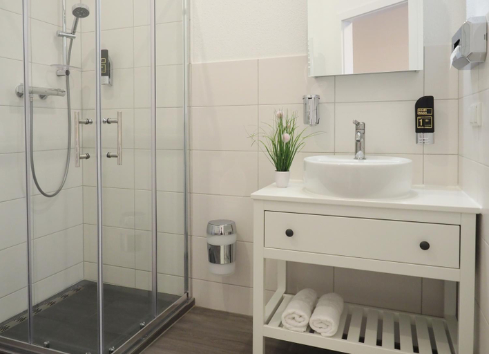 Bathroom 4, REGIOHOTEL Quedlinburger Hof Quedlinburg, Harz
