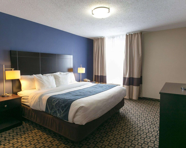 Bedroom 3, Comfort Suites Benton Harbor - St. Joseph, Berrien