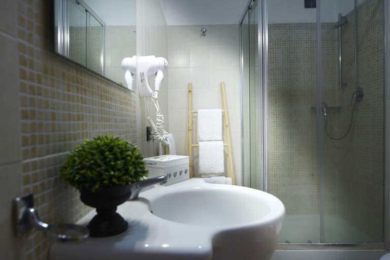 Bathroom 5, Santuzza Hotel Catania, Catania