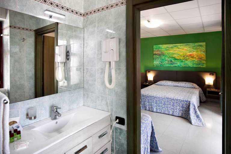 Bathroom 4, Hotel Cote D'Est, Lecce
