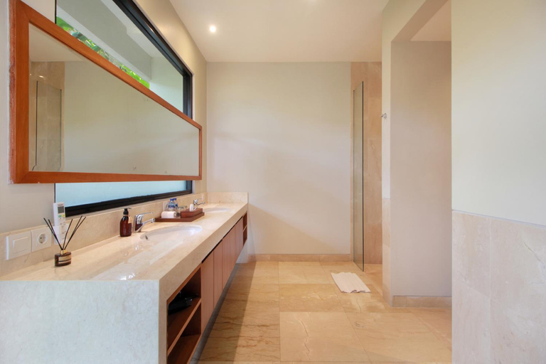 Bathroom 3, Trisha Cliff Villa Karang Tinggi, Badung