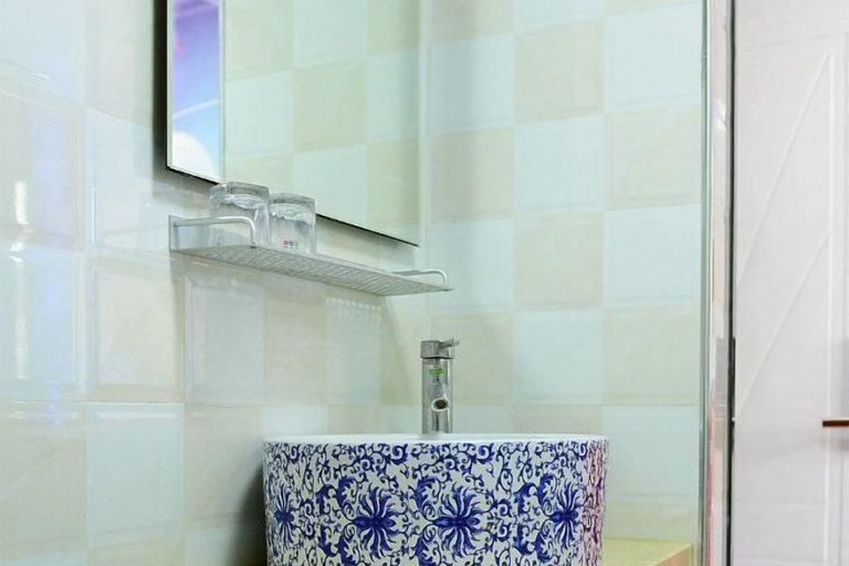 Bathroom 3, Yuedi Hotel, Shanghai