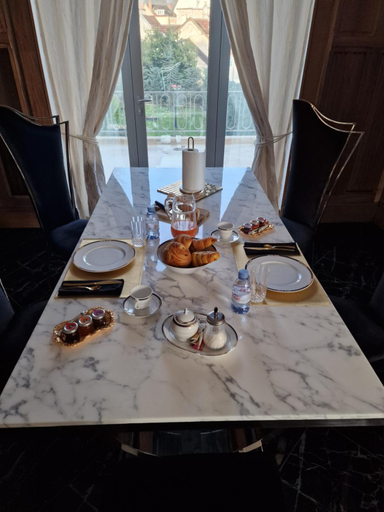 Food & Drinks 4, Maison Les Etoiles chambres d'hotes de charme avec jardin paisible et petit dejeuner a Tonnerre, Yonne