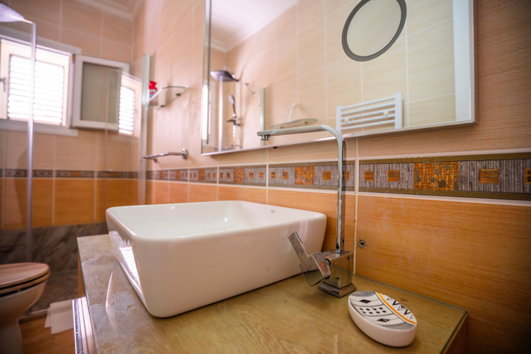 Bathroom 2, 4-bedroom villa with amazing views