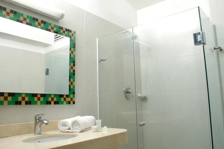 Bathroom 4, Hotel Genova Centro, Barranquilla