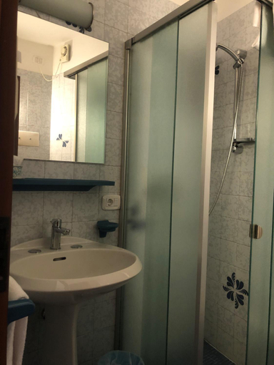 Bathroom 2, Hotel Sole Holiday, Trento
