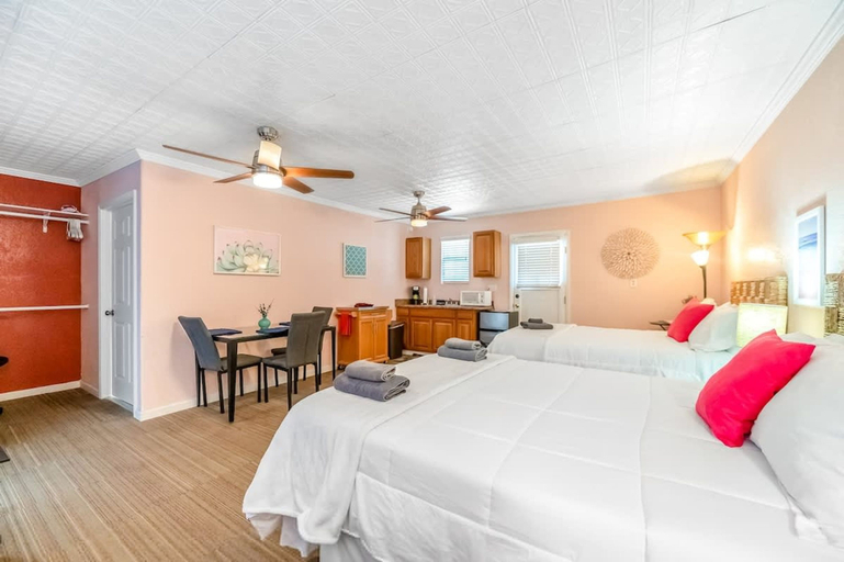 Room 2, Large Groups-seq Parks Coast Wineries Skiing, Tulare