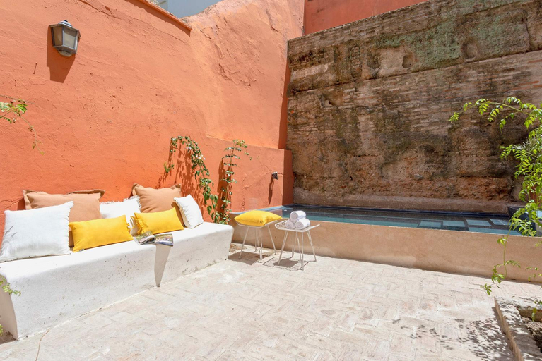 Others 3, Genteel Home Tintes, Sevilla