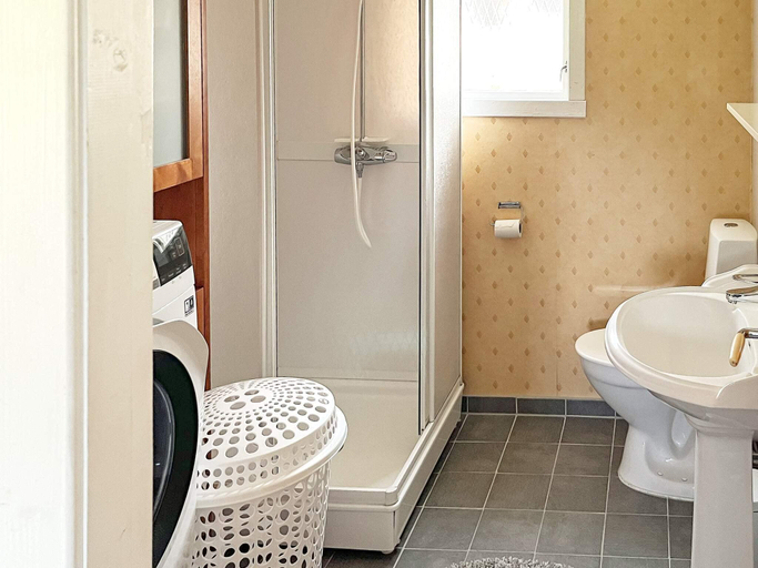 Bathroom 3, person holiday home in Barmen, Selje