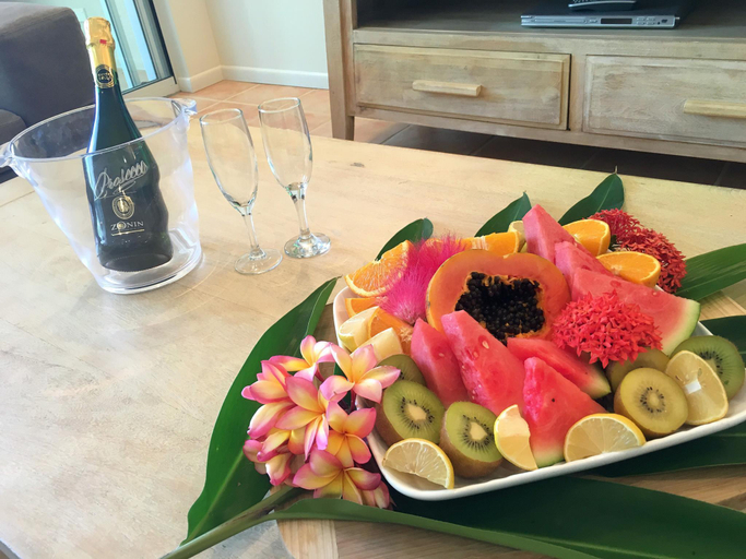 Food & Drinks, Cayman Villas, Douglas