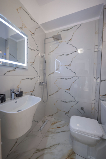 Bathroom 3, Hotel Porti, Sarandës