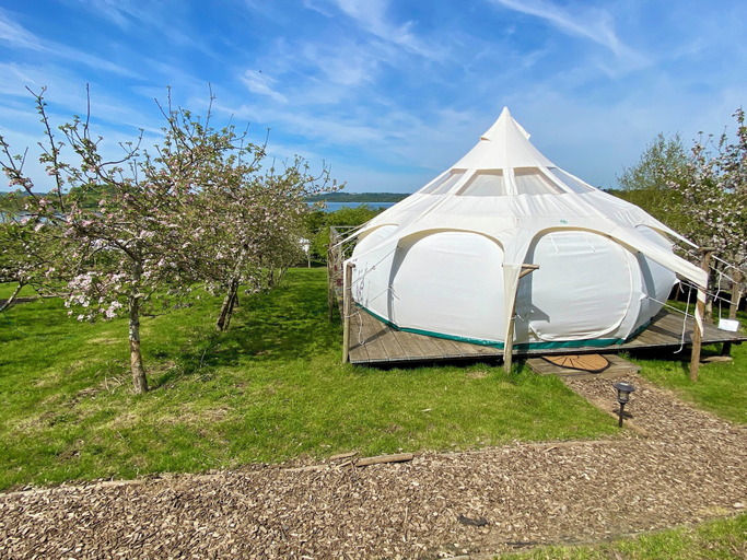 Others 3, Stargazer Tent 2, Rutland