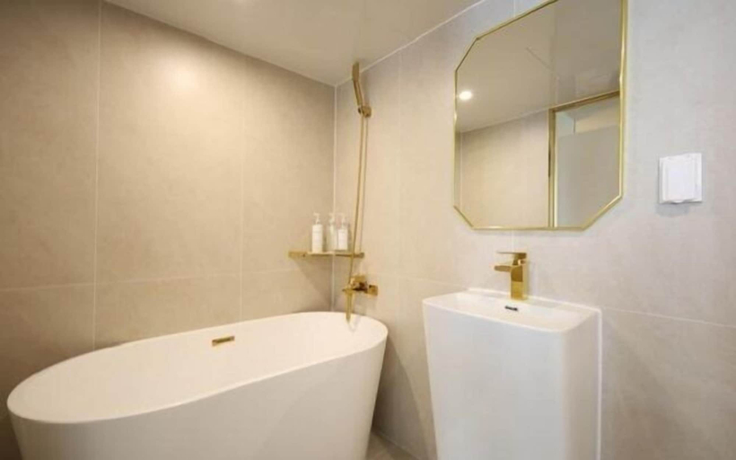 Bathroom 5, Denbastar Hotel-Kyungnam University Branch, Masan