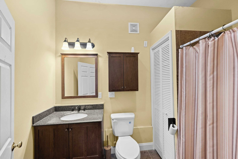 Bathroom 4, Bear Creek Lodge by Avantstay Lakefront + Dock, Mecklenburg