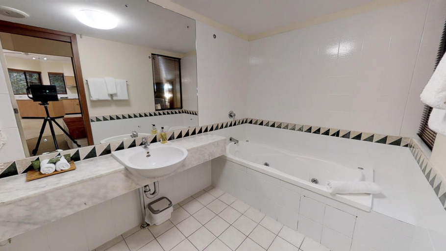 Bathroom 4, Silkari The Pavilions Port Douglas, Douglas
