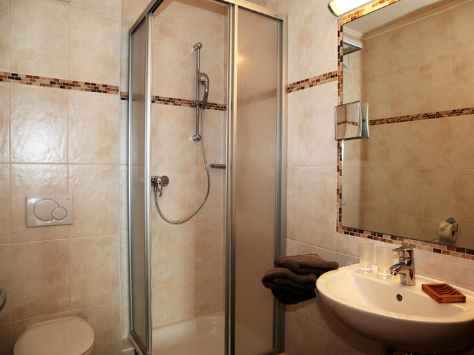 Bathroom, Apartment in Hochkrimml near Ski Slopes, Zell am See