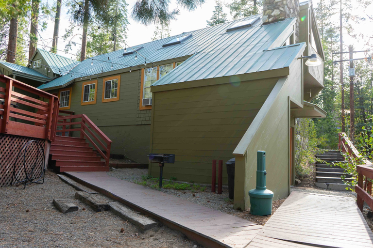 Exterior & Views 2, Miners Suite in Shaver Lake, Fresno