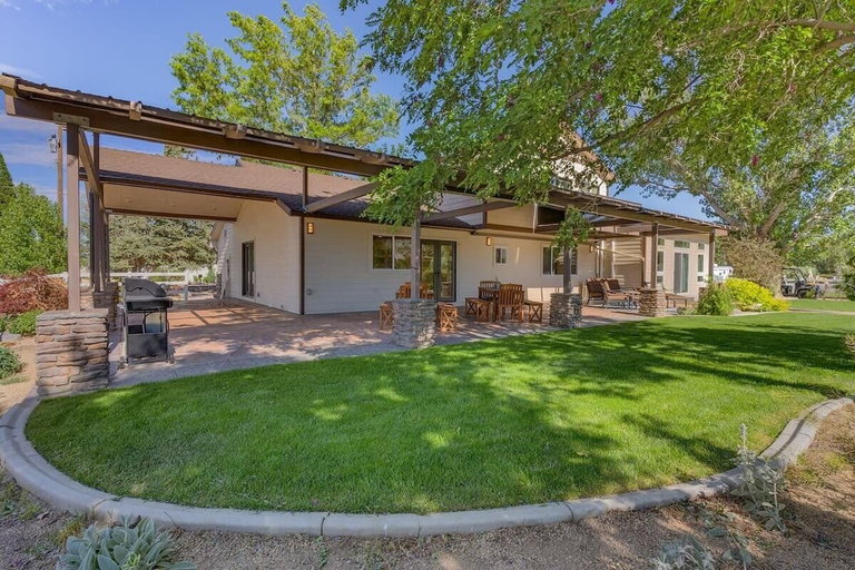 Exterior & Views 2, @ Marbella Lane - Eccentric 4BR Modern Ranch Home, Washoe