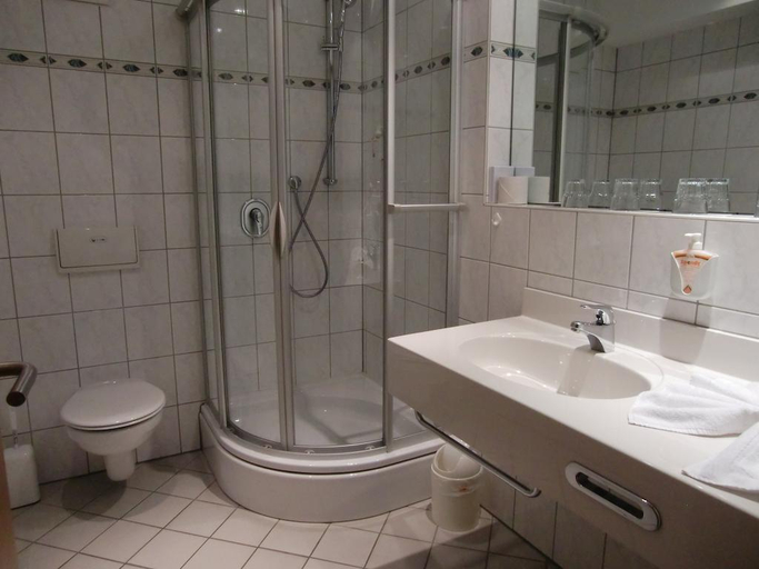 Bathroom 4, Hotel Aulmann, Trier
