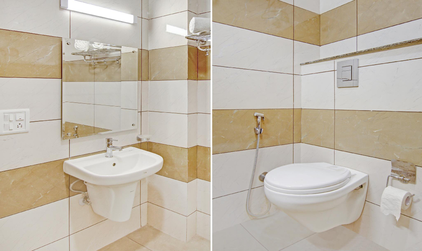 Bathroom 4, Treebo Aviraj Inn, Gautam Buddha Nagar
