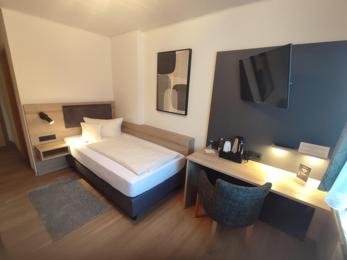 Bedroom 2, Hotel Landgasthof Euringer, Pfaffenhofen an der Ilm