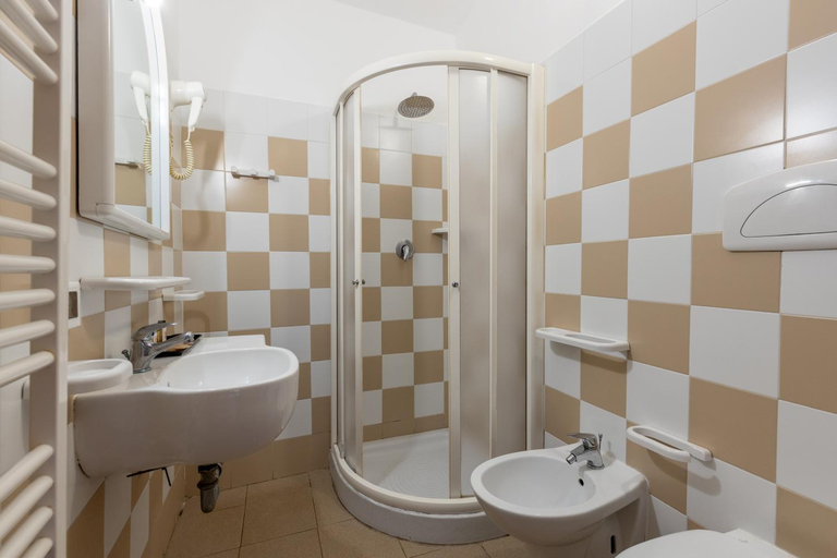 Bathroom 4, Villaggio Miramare, Livorno
