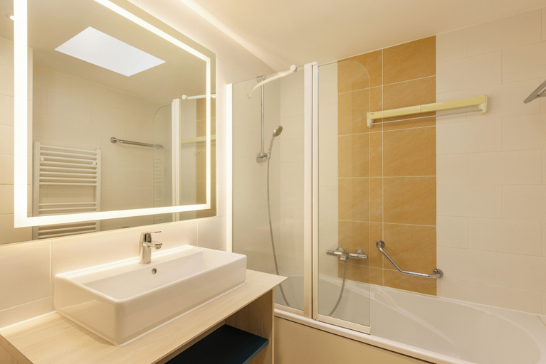 Bathroom 5, CENTER PARCS - LES HAUTS DE BRUYERES, Loir-et-Cher