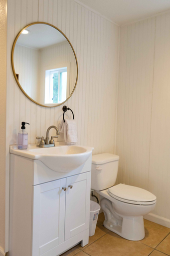 Bathroom 5, Hawks Nest in Shaver Lake, Fresno