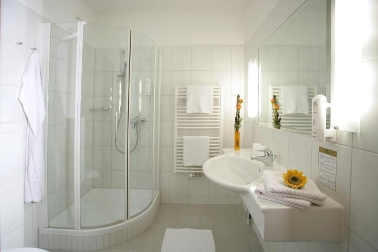 Bathroom 3, Hotel Moarhof, Lienz